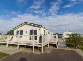 Stunning 4 Berth Lodge With Decking At Manor Park In Hunstanton Ref 23173k