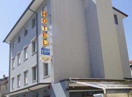 托侬酒店，位于格拉多的酒店