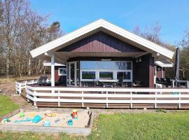 Three-Bedroom Holiday home in Øster Assels 1，位于Sillerslev的酒店