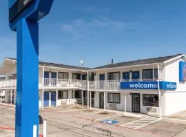 Motel 6 Fort Worth, TX - North