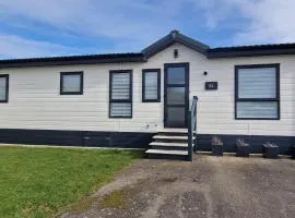 Stunning 6 Berth Lodge With Decking At Manor Park In Hunstanton Ref 23064k