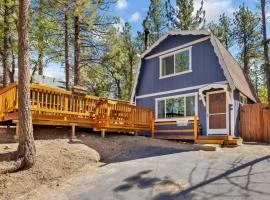 Your Happy Place- Modern Cozy Downtown Retreat- Hot Tub- Walk to Village Shops