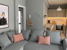 White elephant second floor apartment，位于沃洛斯的公寓