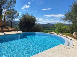 Hôtel restaurant Clos des Sullys，位于Montclus的酒店