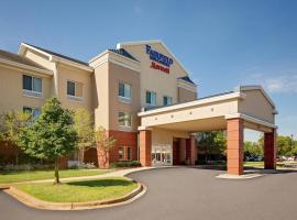 Fairfield Inn & Suites by Marriott Detroit Metro Airport Romulus，位于罗缪勒斯底特律大都会机场 - DTW附近的酒店