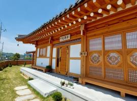 Jeongga Hanok，位于Iksan益山艺术中心附近的酒店