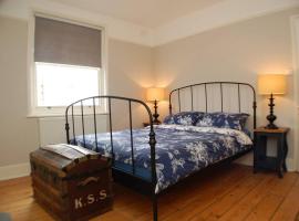 2 Bedroom Boutique Maisonette on Kings Road, St Leonards on Sea，位于圣伦纳兹的公寓