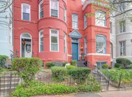 Historic Georgetown Townhome Walkable Location!，位于华盛顿的别墅