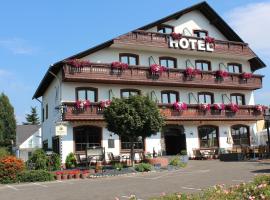 Hotel zur Moselbrücke，位于施魏希的酒店