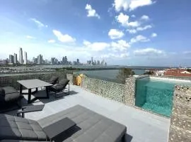 AmazINN Places Penthouse Deluxe, Skyline and Private Rooftop