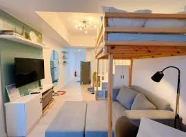 GBU's Studio with Balcony at Azure North Pampanga，位于圣费尔南多的公寓式酒店