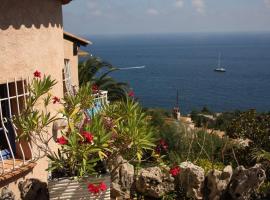Villa Rubis-vue mer à couper le souflle，位于圣拉斐尔的酒店