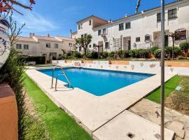 Stunning Home In Torre De Benagalbon With Outdoor Swimming Pool，位于托雷德本纳贾尔邦的酒店
