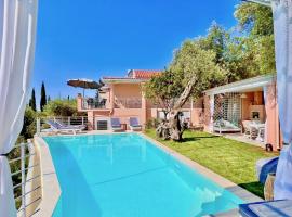 Villa Evmaria with private swimming pool，位于Spartýlas的酒店