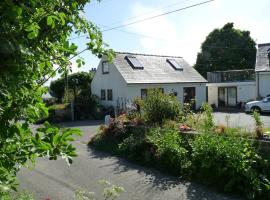 Gwyndaf Holiday Cottage，位于Llangoed的酒店