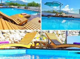 Throne Villa Kambia with heated pool，位于克利斯的酒店