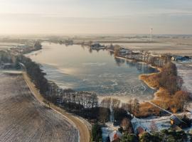 Bajkowa Przystań domki nad jeziorem，位于Żoń的酒店