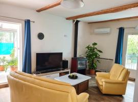 Appartement 70 m2 avec terrasse, proche de la mer，位于Paulhan的酒店