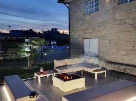 Villa Moura - Pool & Jacuzzi，位于波瓦迪拉尼奥苏的度假短租房