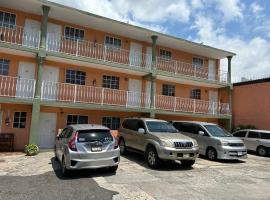 Tropical Manor Inn - Kingston，位于金斯敦的酒店