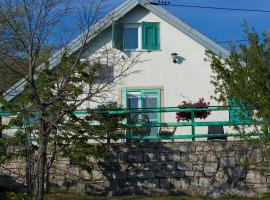 Planinska kuća Agroturizam Kućica Mostar，位于莫斯塔尔的木屋