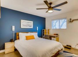 Modern Designer Condo Close to Downtown Austin!，位于奥斯汀的酒店