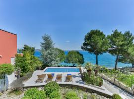 Beachfront Villa Mediterranea，位于库克利卡的别墅