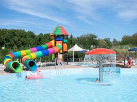 Camping Atlanta & Mediterraneo Family Village，位于索托马里纳的酒店