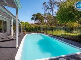 Grey Gables Pet Friendly with Swimming Pool and Spa