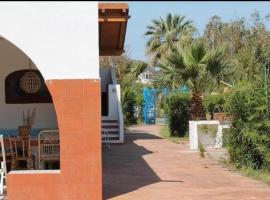 Villetta Eoliana con piscina gratuita dall'11 Luglio al 31 Agosto，位于弗卡诺的酒店
