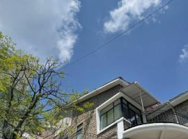 LOKAL Rooms x Murree Kashmir Point,位于穆里的酒店