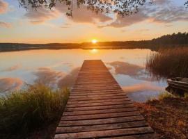 Bungalow direkt am See, mit eigenem Boot，位于罗丁的酒店