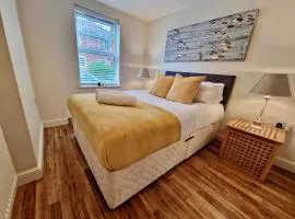 Stunning Luxury Serviced Apartment next to City Centre with Free Parking - Contractors & Relocators