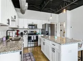 Brand New Condo near downtown Nash w washer dryer