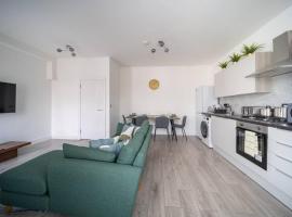 Stunning 3 bedroom flat in Southend-on-sea，位于滨海绍森德的酒店