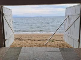 Casa na frente do mar, pé na areia，位于弗洛里亚诺波利斯的酒店
