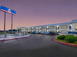 Motel 6 Texarkana, TX，位于特克萨卡纳-德克萨斯的酒店