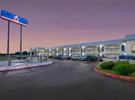 Motel 6 Texarkana, TX