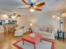 Coastal Vacation Rental - 2 Mi to Huntington Beach，位于默特尔比奇Brookgreen Gardens附近的酒店