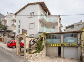 Apartments and rooms by the sea Nemira, Omis - 2781，位于奥米什的酒店