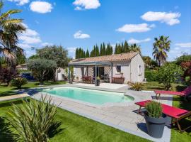 Nice holiday home in Provence-Alpes-Côte d'Azur with pool，位于Gonfaron的度假屋