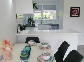Centre Takapuna 2 Beds & Garage & Netflix
