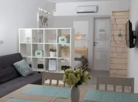 Cozy studio overlooking downtown