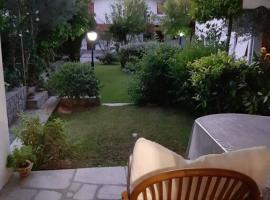 Little Villa in Fourka Kassandra Halkidiki，位于弗尔卡的酒店