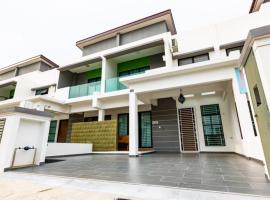 HyperTribe -Pangkor Holiday Home，位于Kampong Sungai Udang的海滩短租房