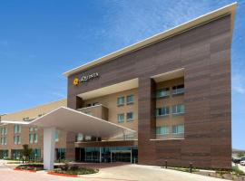 La Quinta Inn & Suites by Wyndham Round Rock near Kalahari，位于圆石城的酒店