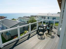 Luxury 3 Bed 2 Bath Lodge with Sea Views!，位于埃克斯茅斯的度假园