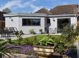 Goodwood Festival of Speed Open Plan Bungalow with Secure Garden & Parking