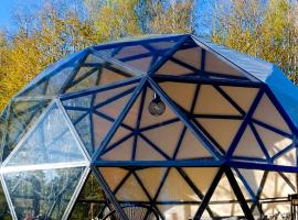 Glamping dome tent BUUDA，位于萨拉茨格里瓦的宠物友好酒店