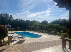 Countryside villa with pool，位于San Sperate的酒店